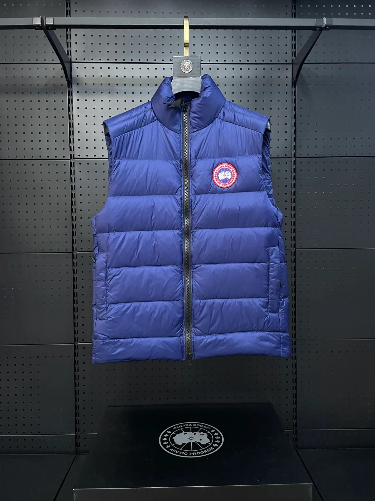 P560 Canadian brand CanadaGoose men's and women's CROFTON lightweight down vest 2229M DWR water-repellent treatment WindWall windproof fabric 700 fleece filling original mold opening details one to one production The upper body effect is stunning Exclusively available on the Xiaohongshu purchasing platform The highest version on the market Size: XS S M L XL XXL
